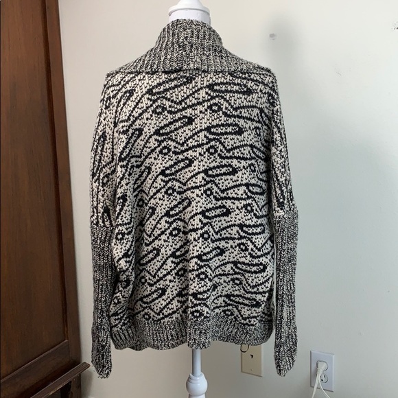 Neiman Marcus Black Tape soft chunky knit cardigan - Picture 3 of 6